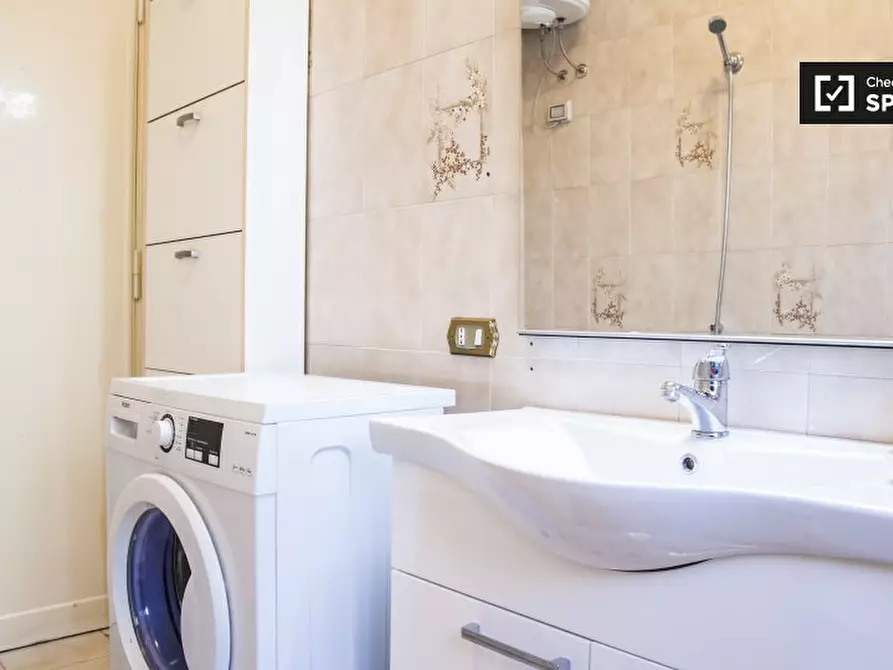 Immagine 12 di Camera condivisa in affitto  in Via Marcantonio Bragadin a Roma