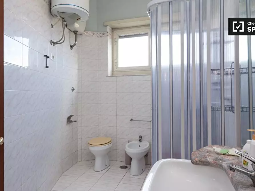 Immagine 12 di Camera condivisa in affitto  in Via Bisentina, 00139 Roma RM, Italy a Roma