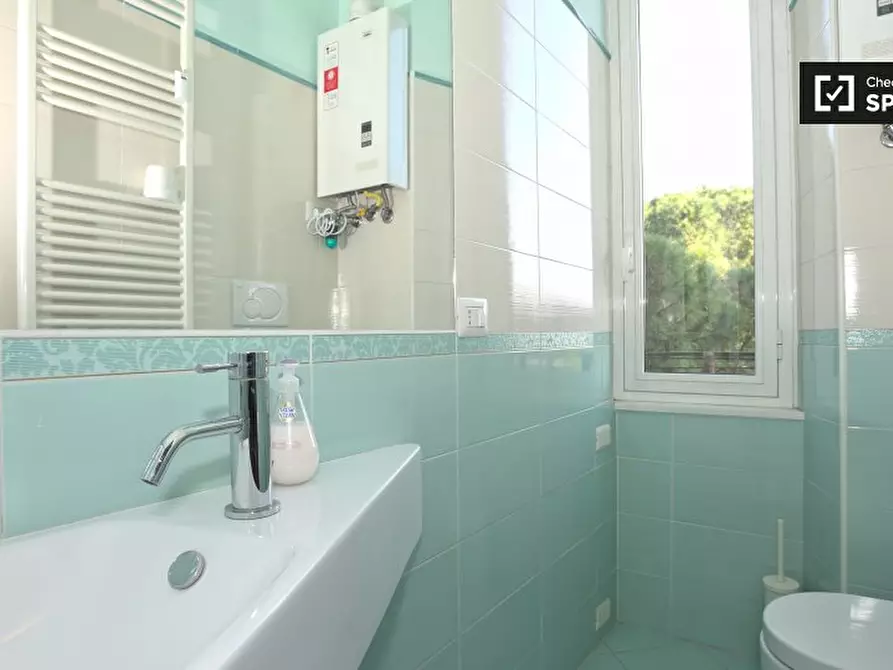 Immagine 4 di Camera condivisa in affitto  in Via Monselice a Roma