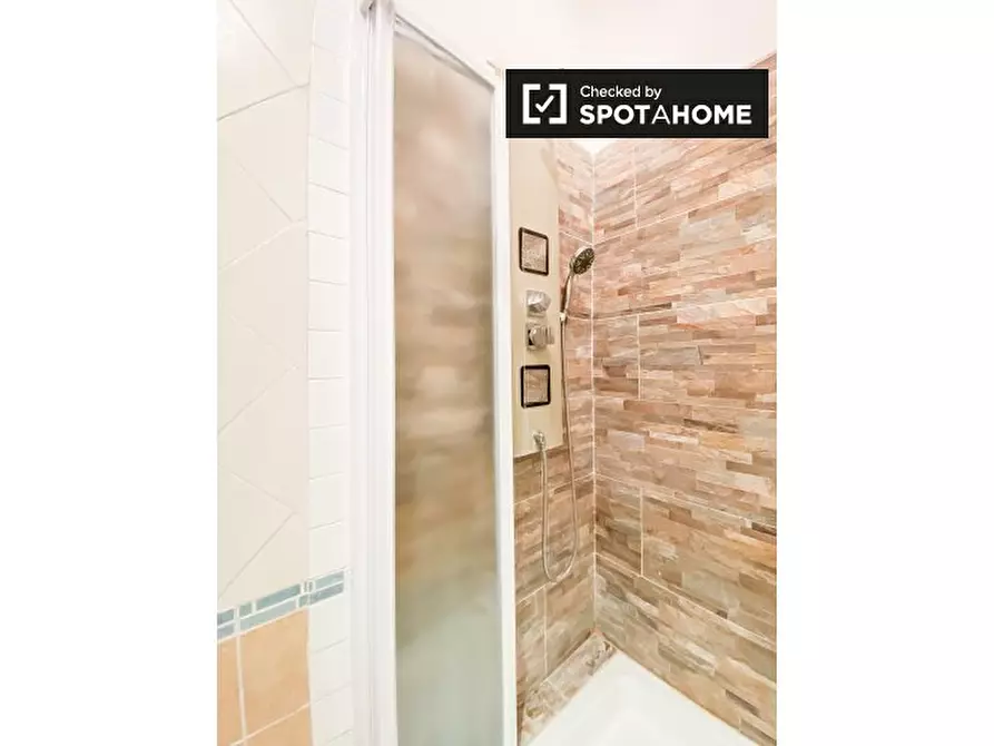 Immagine 7 di Camera condivisa in affitto  in Via Giovanni da Empoli a Roma