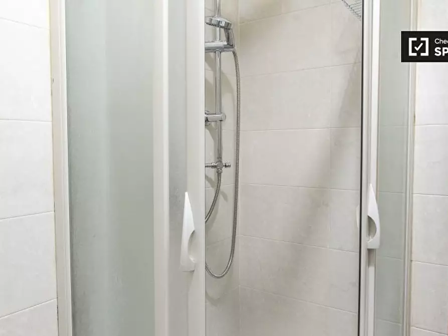 Immagine 13 di Camera condivisa in affitto  in Via Oderisi da Gubbio a Roma