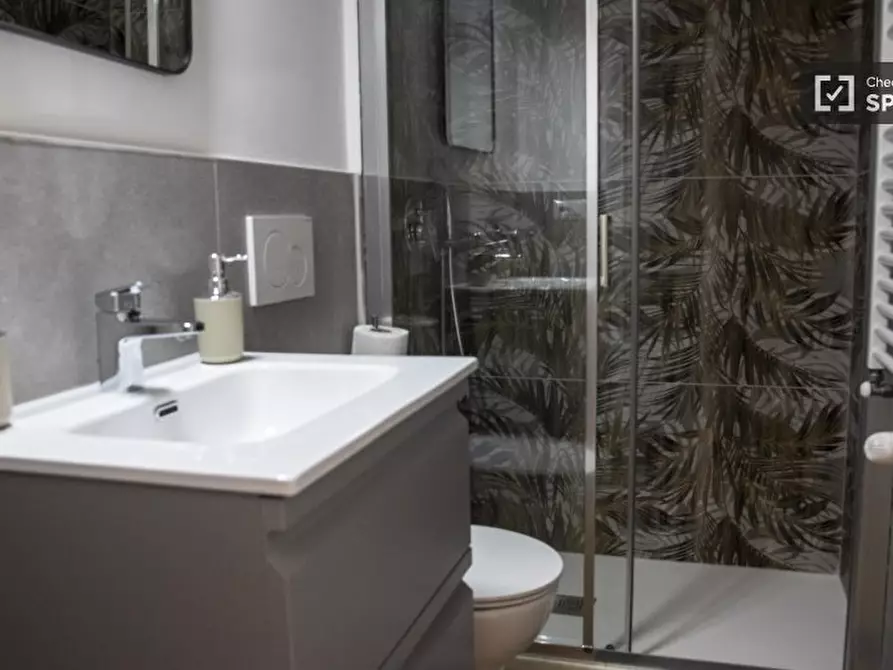 Immagine 10 di Camera condivisa in affitto  in Via Crema a Roma