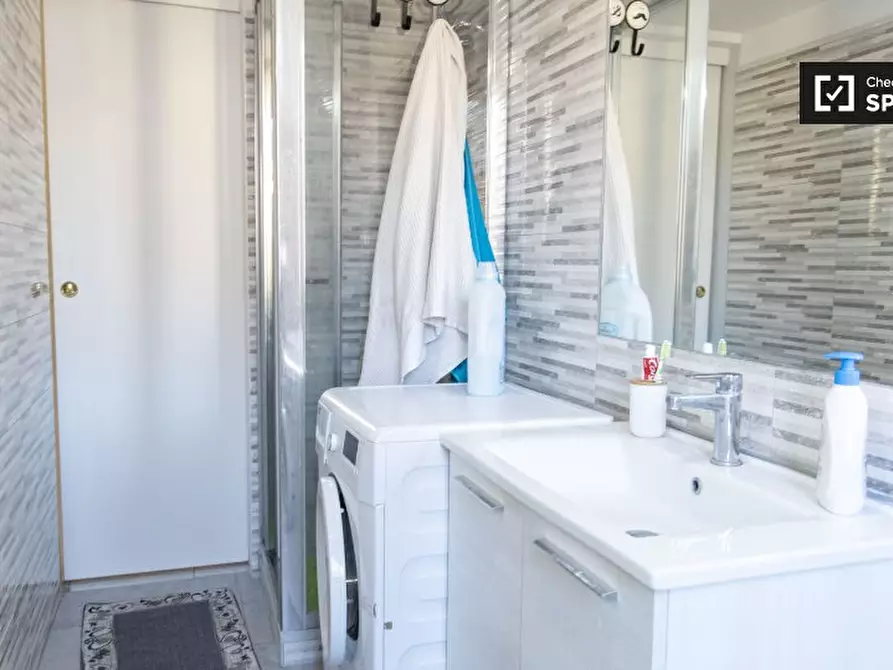 Immagine 6 di Camera condivisa in affitto  in Via Muzio Scevola a Roma