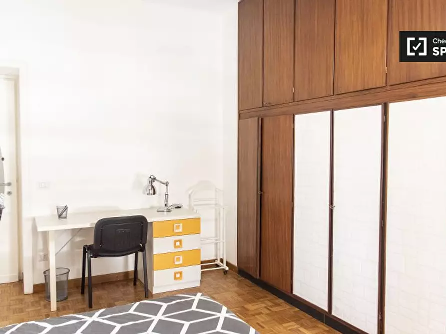 Immagine 14 di Camera condivisa in affitto  in Via Anastasio II a Roma