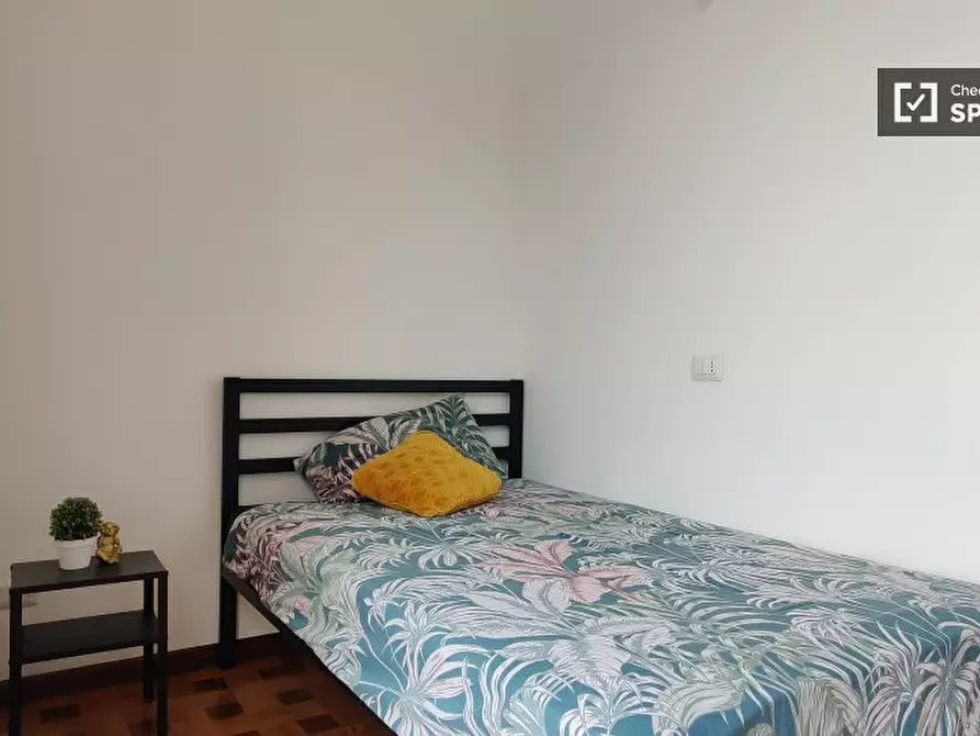 Immagine 2 di Camera condivisa in affitto  in Via Calatafimi a Milano