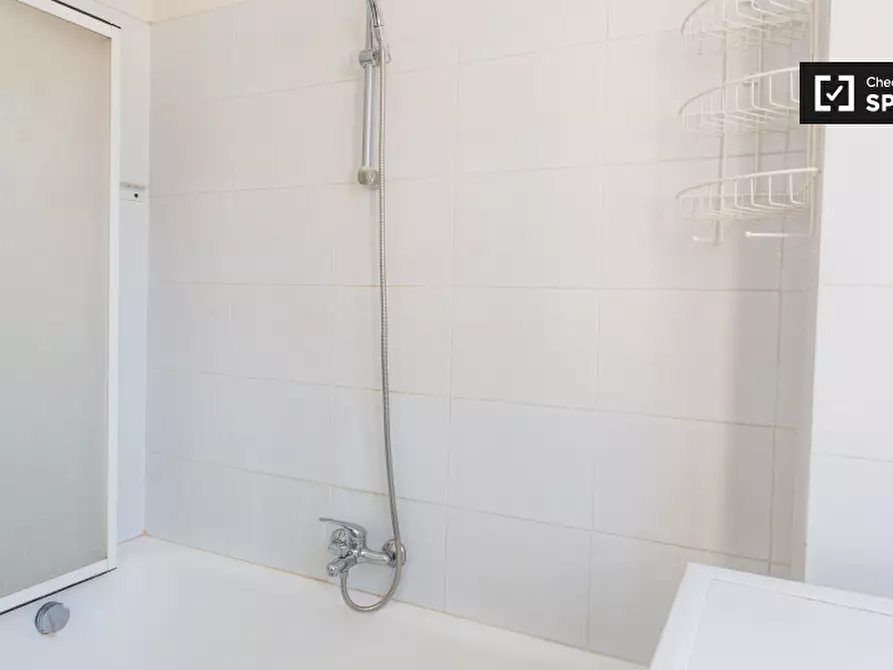 Immagine 16 di Camera condivisa in affitto  in Viale Lucania a Milano