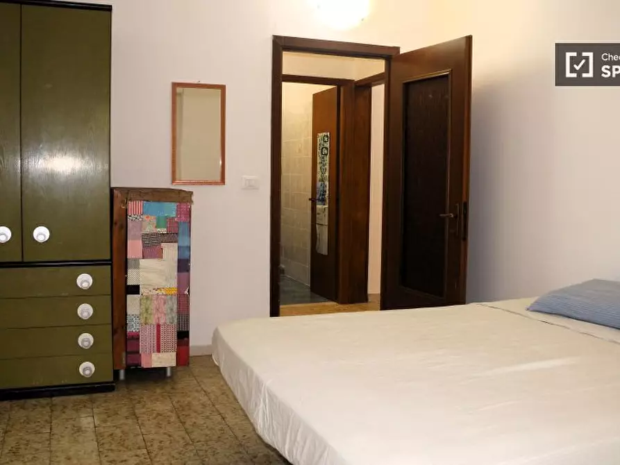 Immagine 1 di Camera condivisa in affitto  in Via Giuseppe de Robertis a Roma