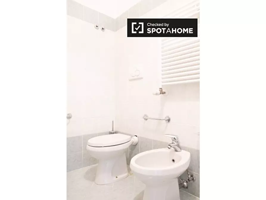 Immagine 7 di Camera condivisa in affitto  in Via dei Giovi a Roma