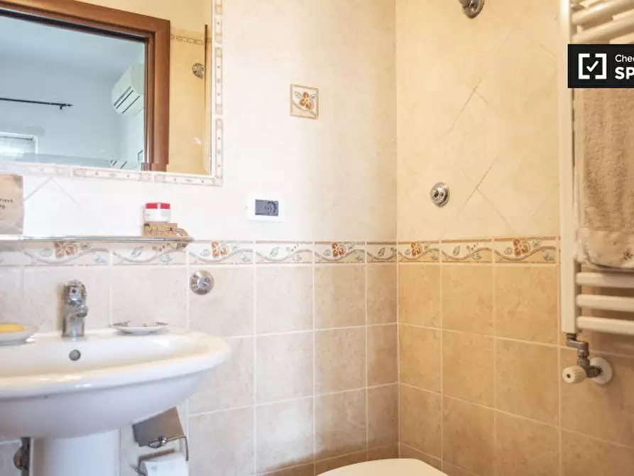 Immagine 18 di Camera condivisa in affitto  in Via Francesco Vettori a Roma