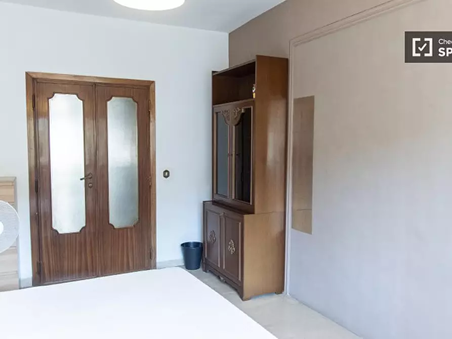 Immagine 2 di Camera condivisa in affitto  in Via Laurentina a Roma