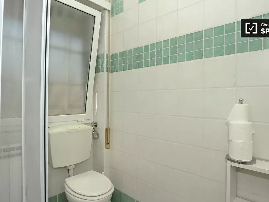 Immagine 4 di Camera condivisa in affitto  in Viale dell'Arte, 00144 Roma RM, Italy a Roma