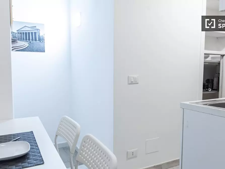 Immagine 16 di Camera condivisa in affitto  in Via in Selci a Roma