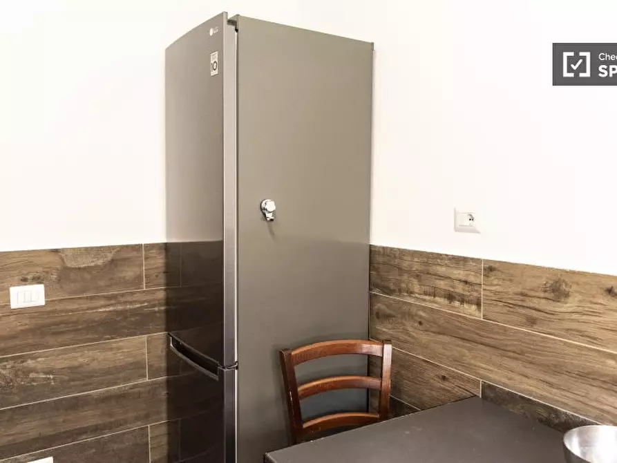 Immagine 7 di Camera condivisa in affitto  in Via Vetulonia a Roma