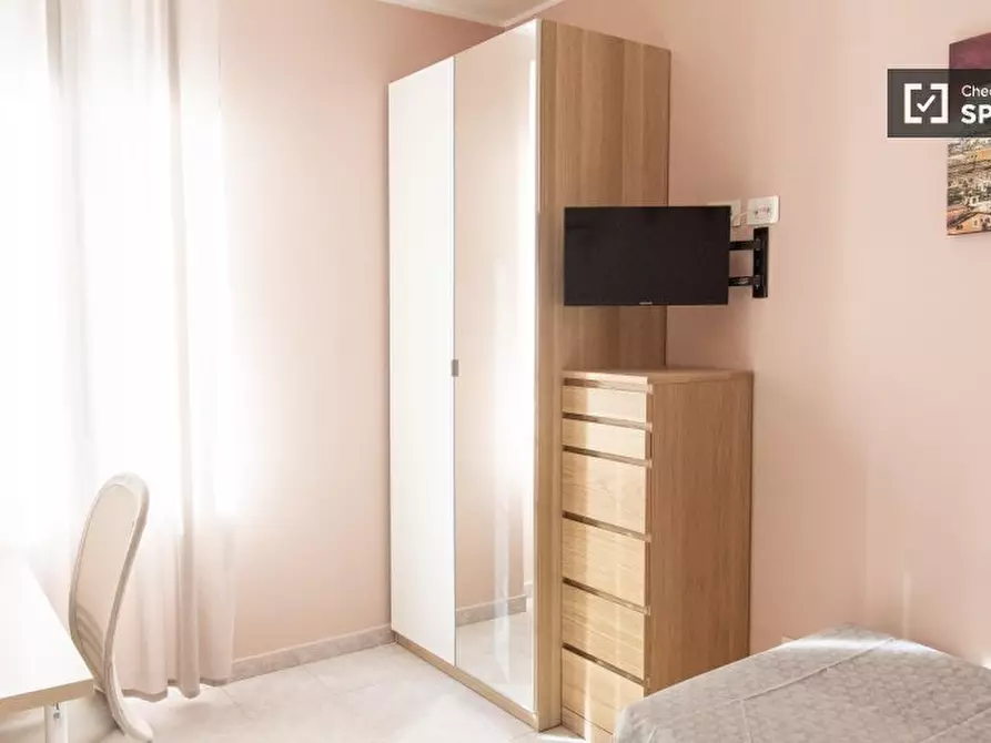 Immagine 4 di Camera condivisa in affitto  in Via dei Frassini a Roma