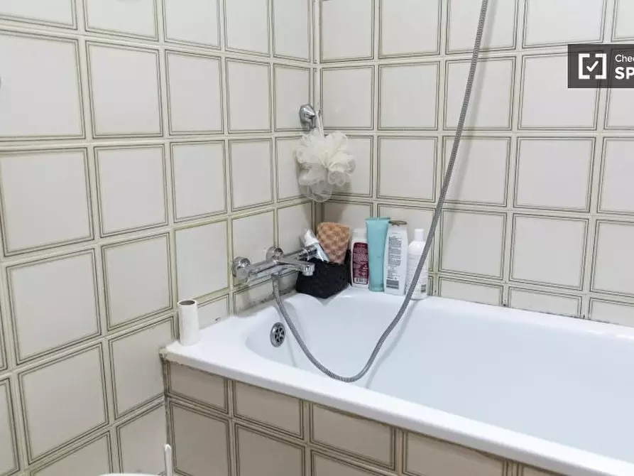 Immagine 19 di Camera condivisa in affitto  in Via Clemente Rebora a Roma