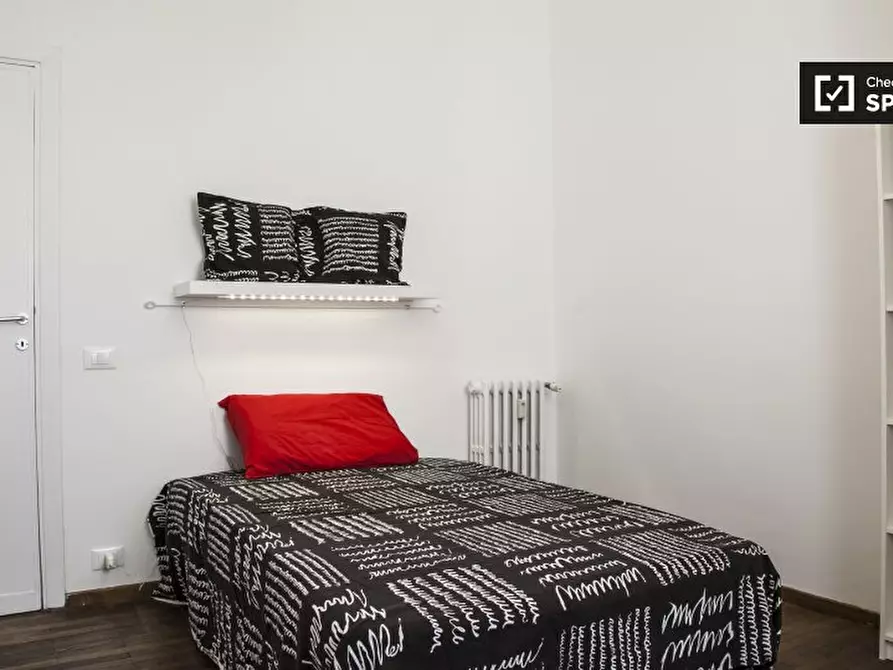 Immagine 4 di Camera condivisa in affitto  in Via Temistocle Calzecchi Onesti a Roma