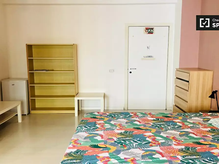 Immagine 4 di Camera condivisa in affitto  in Via Edoardo Jenner, 00151 Roma RM, Italy a Roma