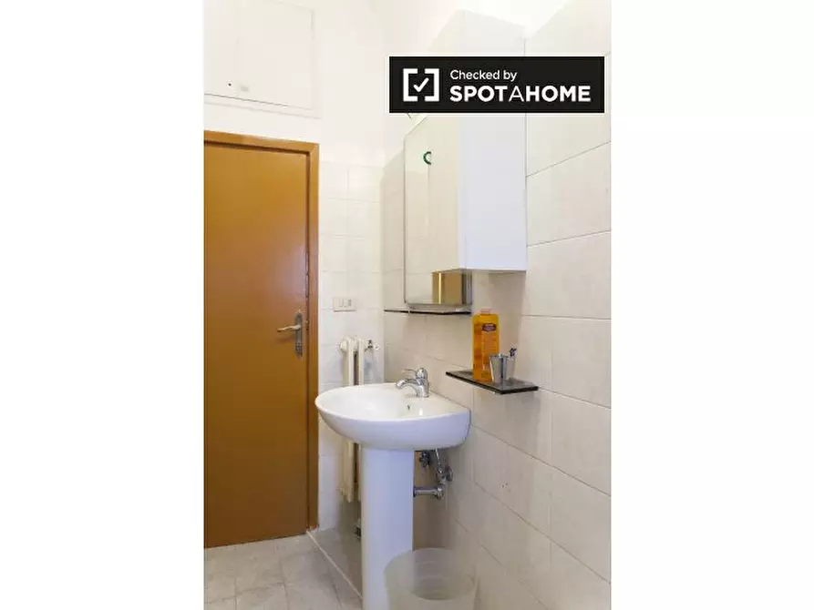 Immagine 10 di Camera condivisa in affitto  in Piazza Manfredo Fanti, 00185 Roma RM, Italy a Roma