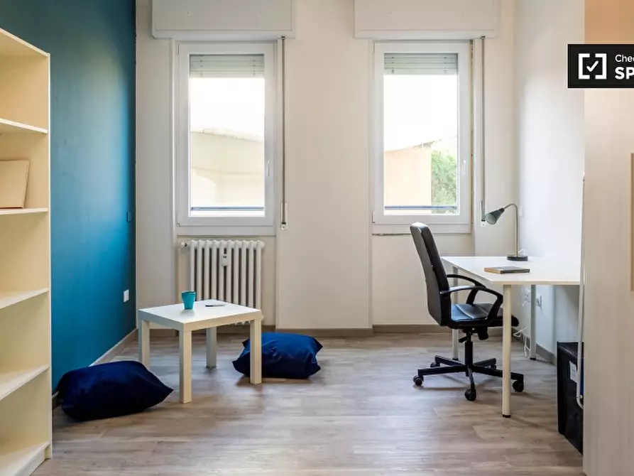 Immagine 2 di Camera condivisa in affitto  in Via Longarone a Milano