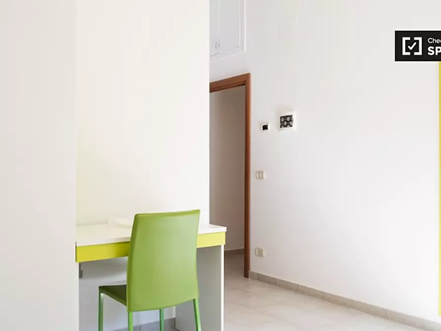 Immagine 3 di Camera condivisa in affitto  in Via dei Giovi a Roma