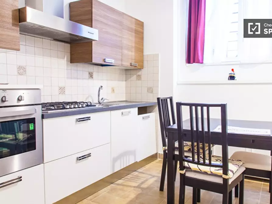 Immagine 5 di Camera condivisa in affitto  in Via Amerigo Vespucci a Roma