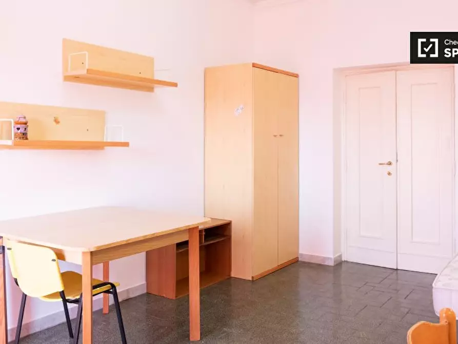 Immagine 3 di Camera condivisa in affitto  in Via Alfonso Borelli a Roma