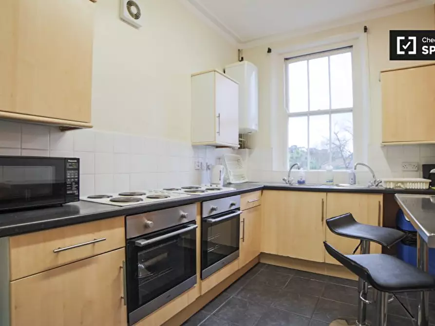 Immagine 2 di Camera condivisa in affitto  in nd Floor Apartment a Kensington