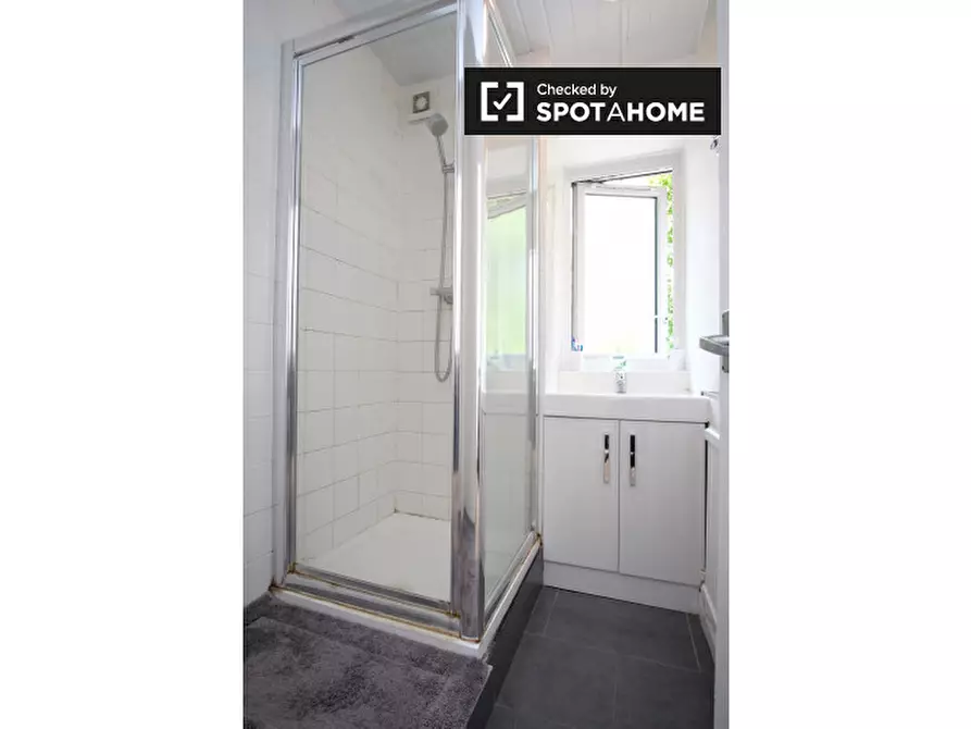 Immagine 14 di Camera condivisa in affitto  in Beaumont Square a Poplar