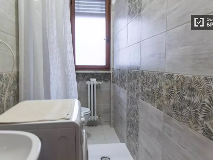 Immagine 10 di Camera condivisa in affitto  in Via Mattia Battistini a Roma