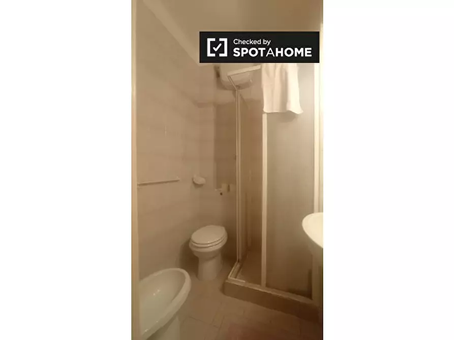 Immagine 12 di Camera condivisa in affitto  in Via Filippo Corridoni a Roma