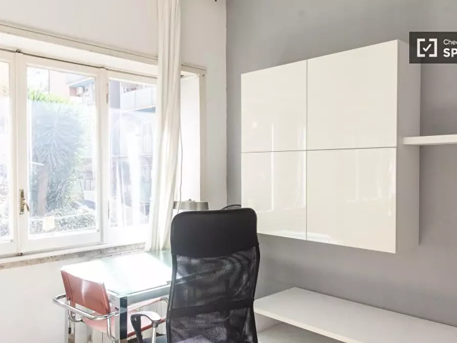 Immagine 2 di Camera condivisa in affitto  in Via Luciano Zuccoli a Roma