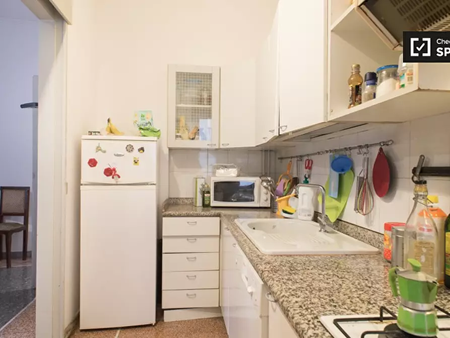 Immagine 12 di Camera condivisa in affitto  in Via Montebuono a Roma