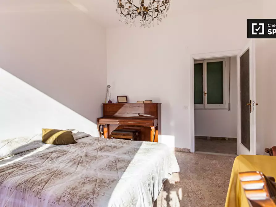 Immagine 4 di Camera condivisa in affitto  in Via Nemorense a Roma