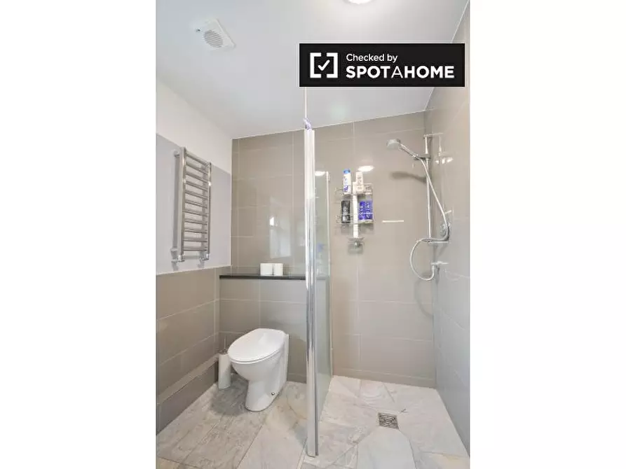 Immagine 4 di Camera condivisa in affitto  in Joshua Street, London E14 0RD a Poplar