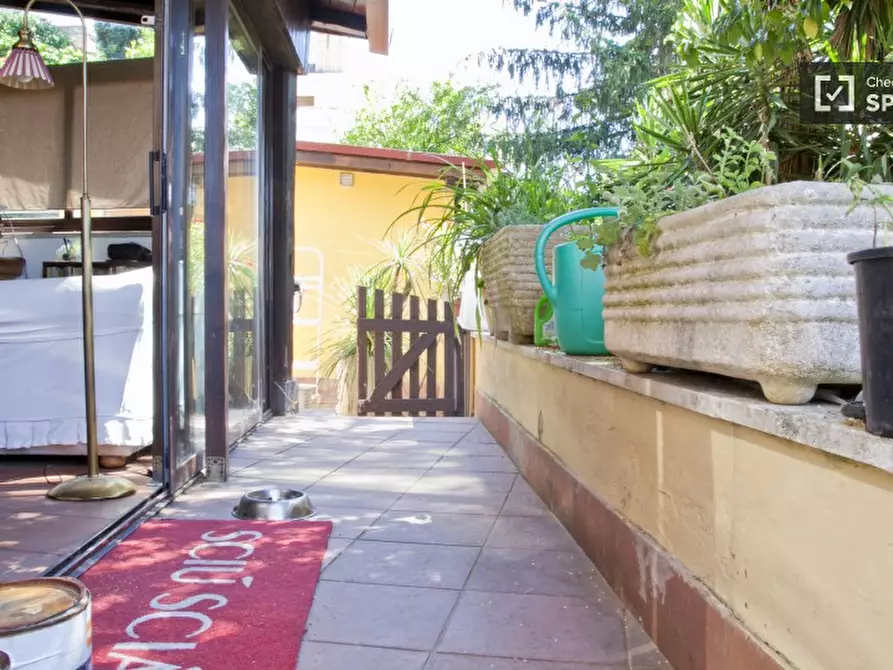 Immagine 19 di Camera condivisa in affitto  in Via dei Bonacolsi a Roma