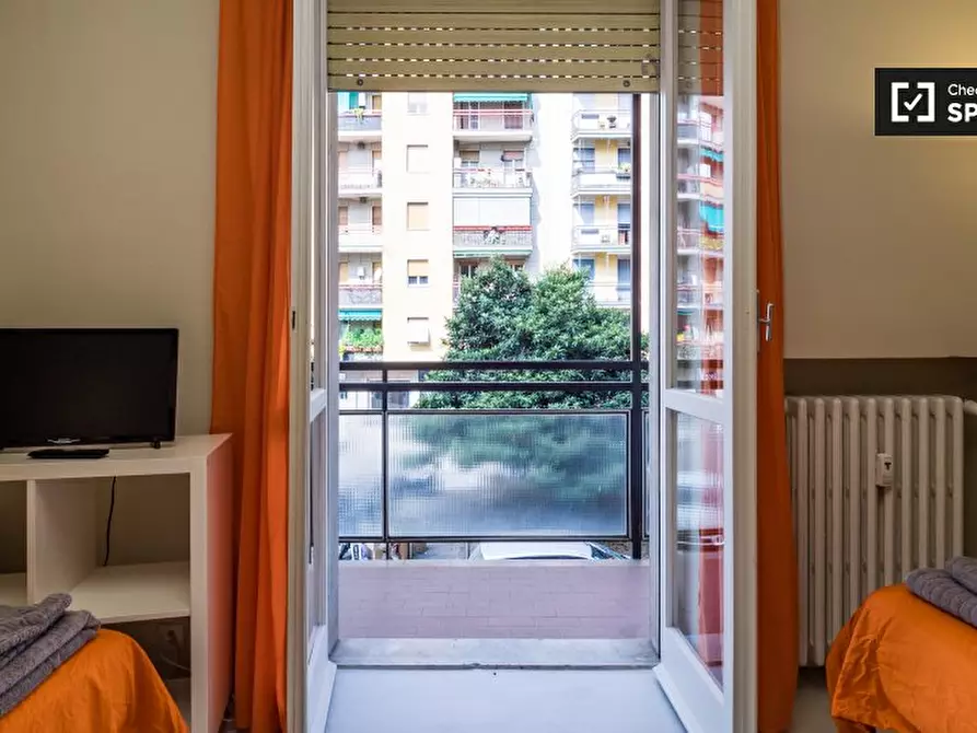 Immagine 5 di Camera condivisa in affitto  in Via dei Biancospini a Milano