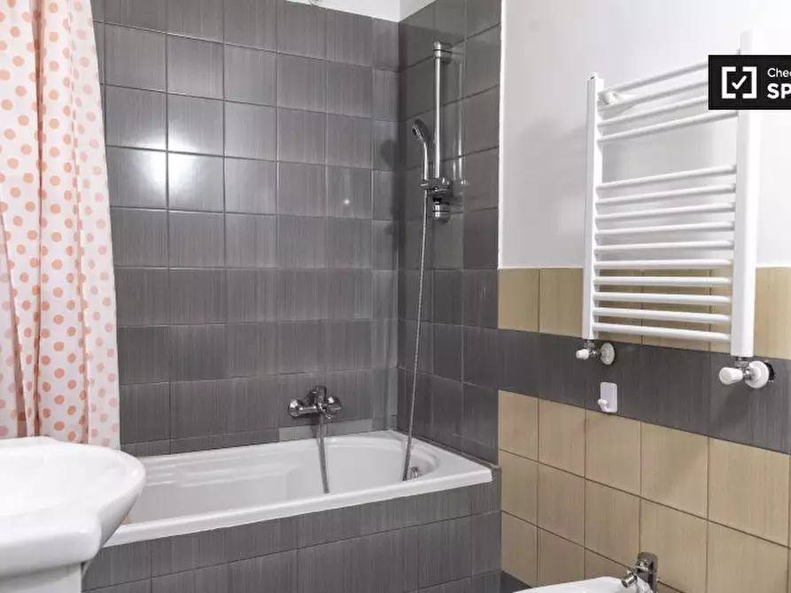 Immagine 10 di Camera condivisa in affitto  in Viale Regina Margherita a Roma