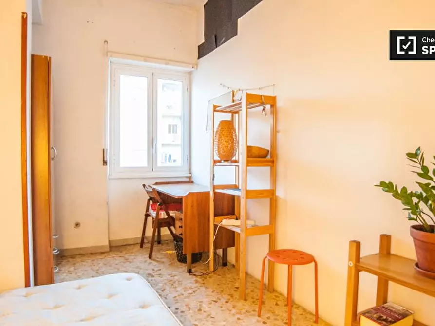 Immagine 3 di Camera condivisa in affitto  in Via Zenodossio a Roma