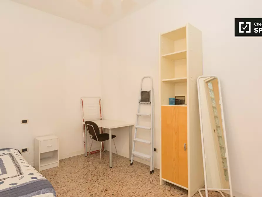 Immagine 2 di Camera condivisa in affitto  in Via Salasco a Milano