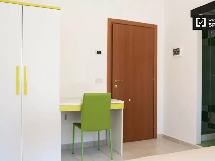 Immagine 3 di Camera condivisa in affitto  in Via dei Giovi a Roma