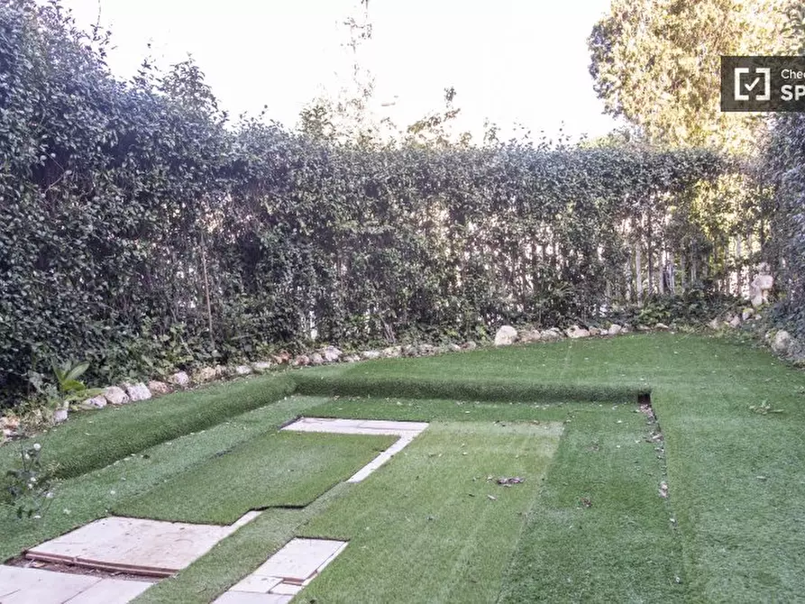 Immagine 17 di Camera condivisa in affitto  in Via Cassia a Roma