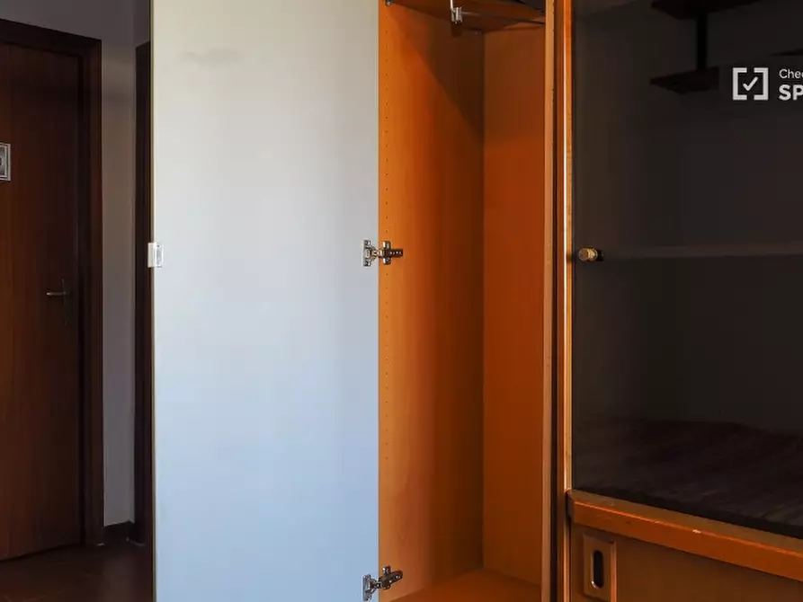 Immagine 3 di Camera condivisa in affitto  in Via dei Missaglia a Milano