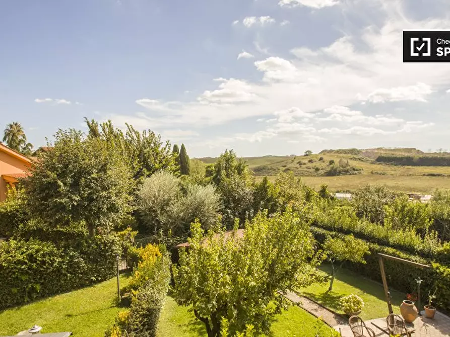 Immagine 15 di Appartamento in affitto  in Via Del fosso di Fioranello a Roma