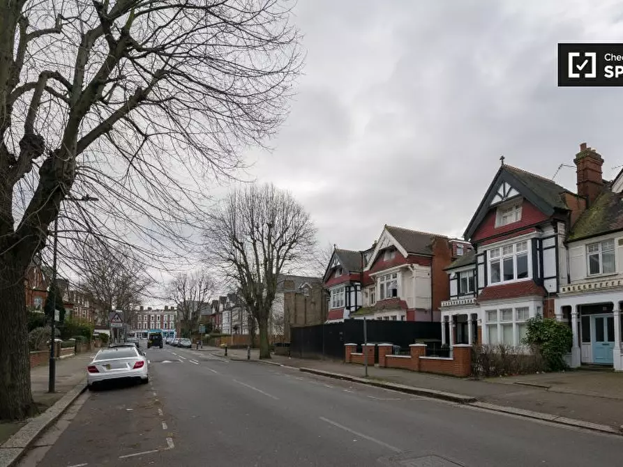 Immagine 12 di Ufficio in affitto  in Park Ave a Brent