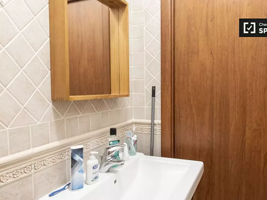 Immagine 8 di Camera condivisa in affitto  in Via Palestro a Roma