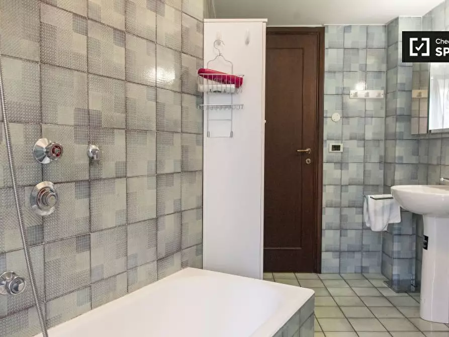 Immagine 8 di Camera condivisa in affitto  in Via Nomentana a Roma