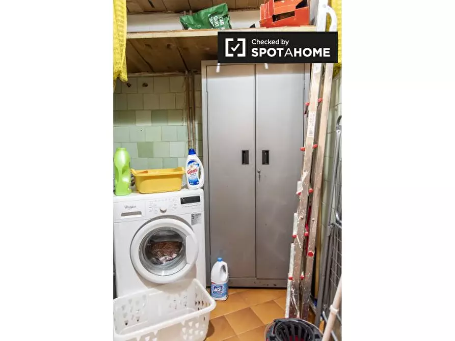 Immagine 18 di Camera condivisa in affitto  in Via Bartolomeo Colleoni a Roma