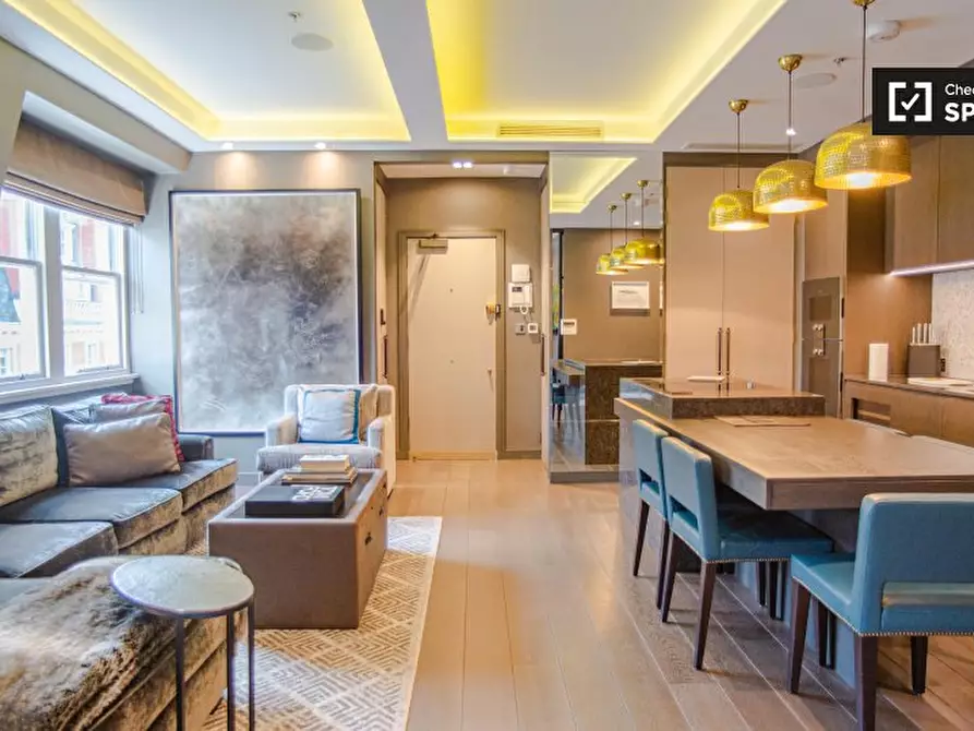 Immagine 1 di Appartamento in affitto  in Eastcastle St a Camden Town