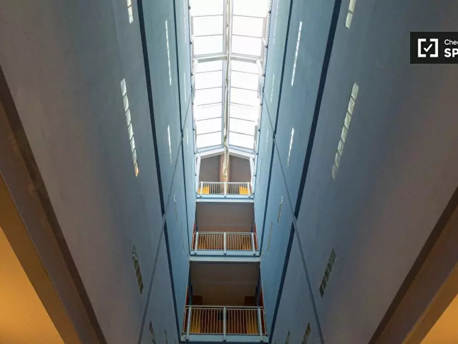 Immagine 17 di Camera condivisa in affitto  in Via Anton Giulio Barrili a Milano