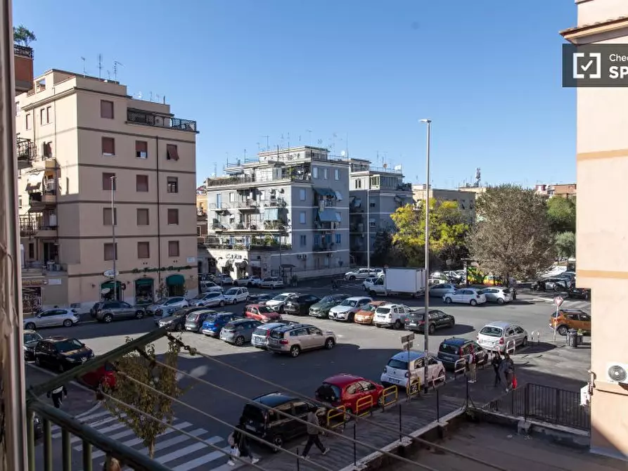 Immagine 11 di Camera condivisa in affitto  in Via dei Frassini a Roma